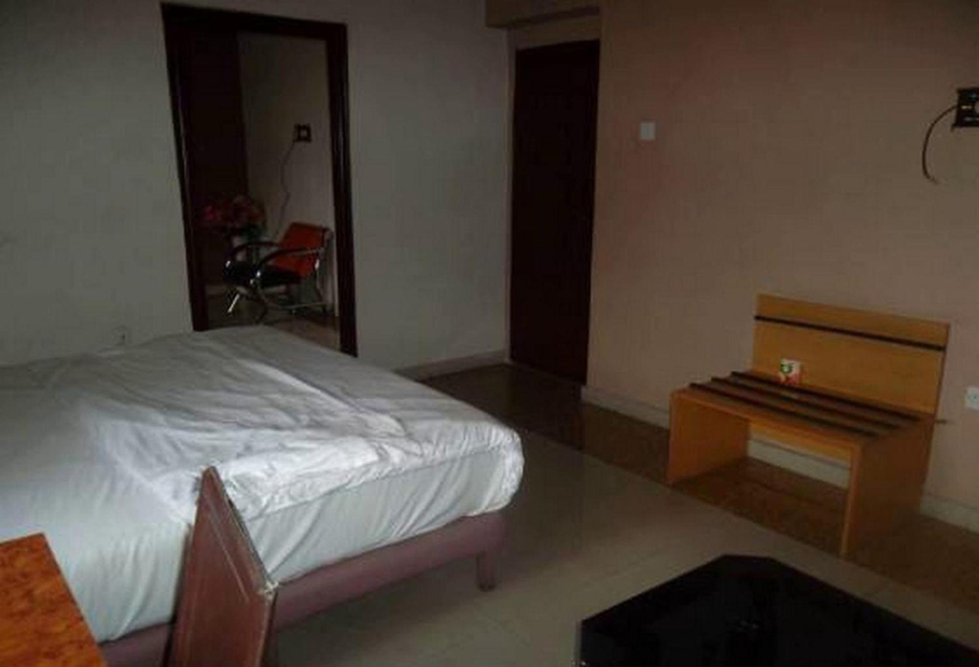 Room In Lodge - Clen-Phil Hotels And Suite Port Harcourt Exterior foto