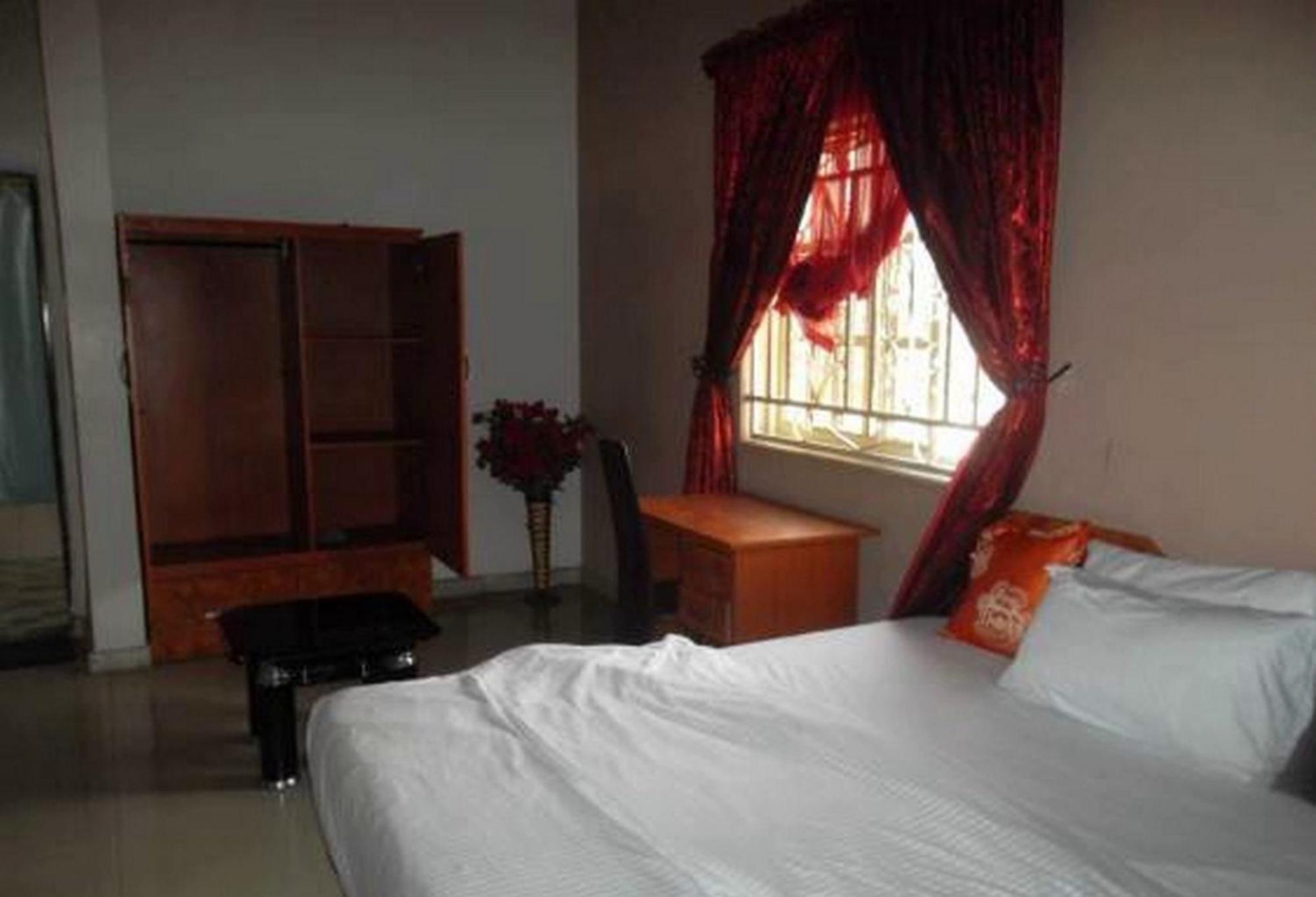 Room In Lodge - Clen-Phil Hotels And Suite Port Harcourt Exterior foto