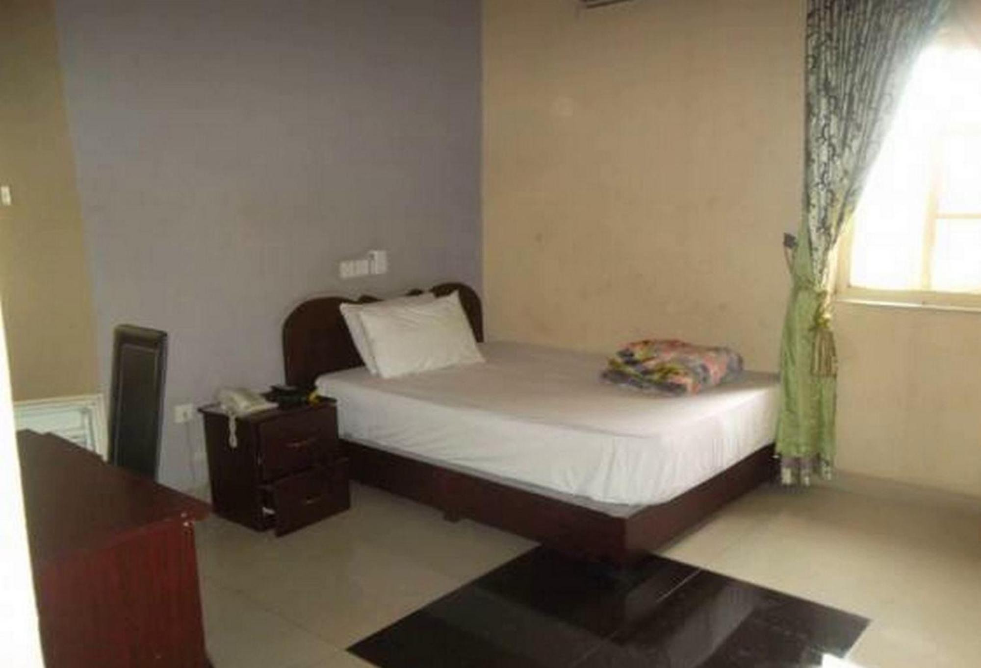 Room In Lodge - Clen-Phil Hotels And Suite Port Harcourt Exterior foto