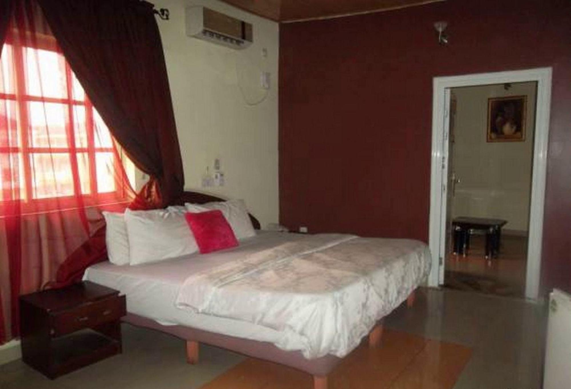 Room In Lodge - Clen-Phil Hotels And Suite Port Harcourt Exterior foto